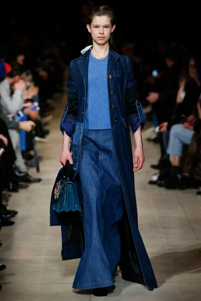 Look 11